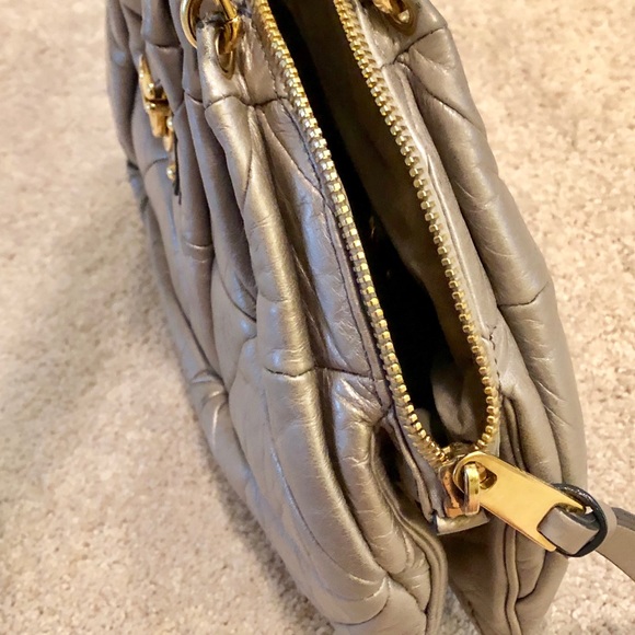 💯Authentic Marc Jacobs metallic quilted bag - Picture 7 of 8